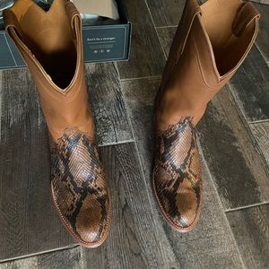 Tecovas The Billy 12EE, will come in box with all the wrappings.  Worn twice.